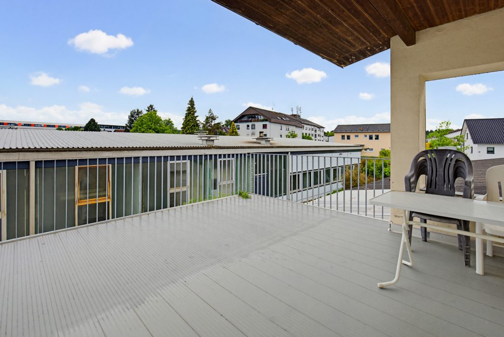 HUST Immobilien GmbH & Co. KG - Immobilienangebot - Karlsbad / Ittersbach - Alle - Zukunftssicheres Gewerbe-Investment: Hallenkomplex mit flexiblen Nutzungsperspektiven