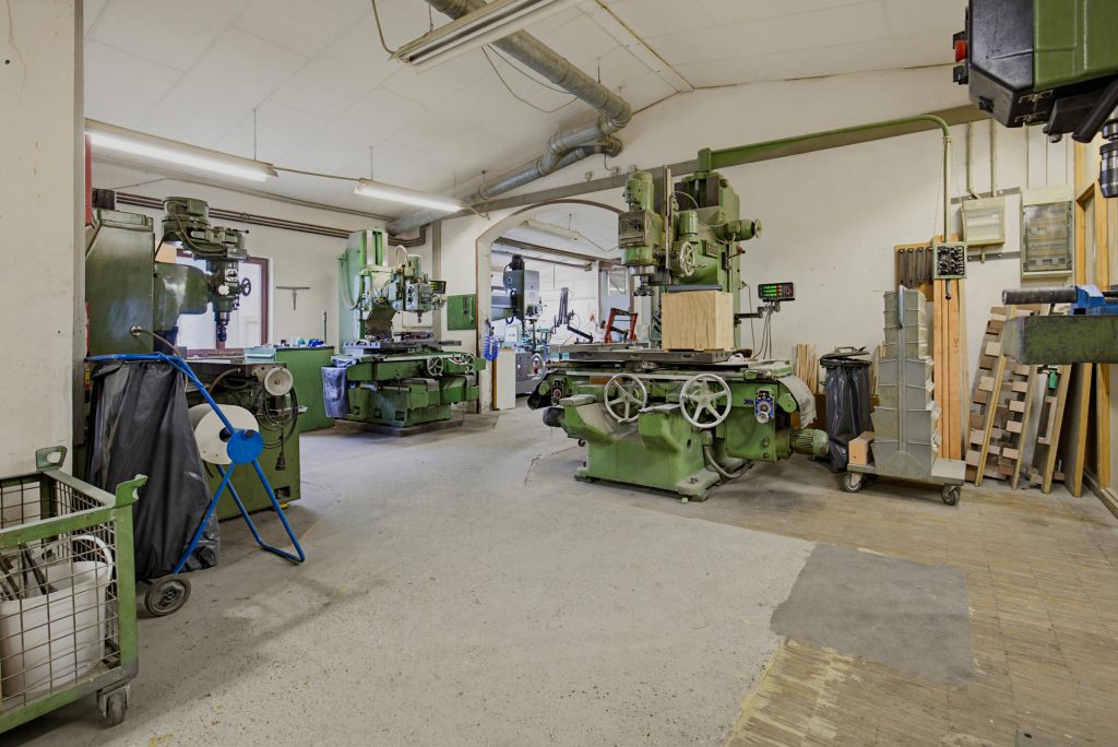 HUST Immobilien GmbH & Co. KG - Immobilienangebot - Karlsbad / Ittersbach - Alle - Zukunftssicheres Gewerbe-Investment: Hallenkomplex mit flexiblen Nutzungsperspektiven