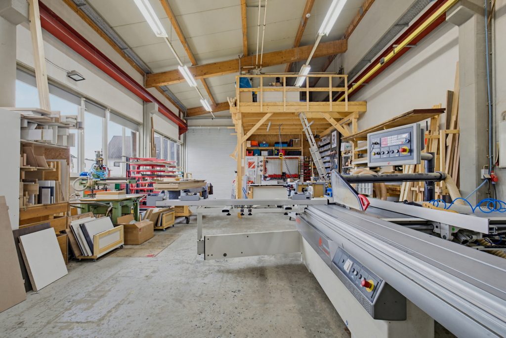 HUST Immobilien GmbH & Co. KG - Immobilienangebot - Karlsbad / Ittersbach - Alle - Zukunftssicheres Gewerbe-Investment: Hallenkomplex mit flexiblen Nutzungsperspektiven