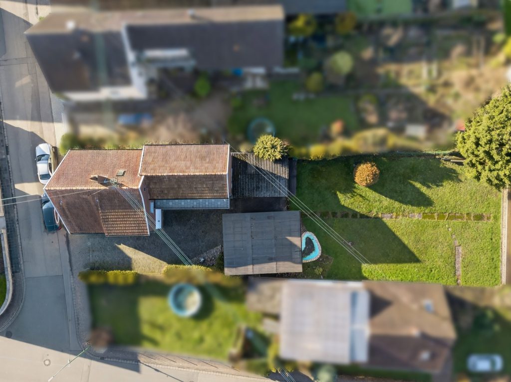 HUST Immobilien GmbH & Co. KG - Immobilienangebot - Neuburg am Rhein - Alle - Sanierungsjuwel für Familien: Viel Platz, viel Grün, viele Möglichkeiten in Neuburg am Rhein