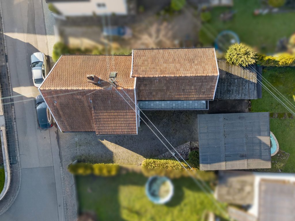 HUST Immobilien GmbH & Co. KG - Immobilienangebot - Neuburg am Rhein - Alle - Sanierungsjuwel für Familien: Viel Platz, viel Grün, viele Möglichkeiten in Neuburg am Rhein