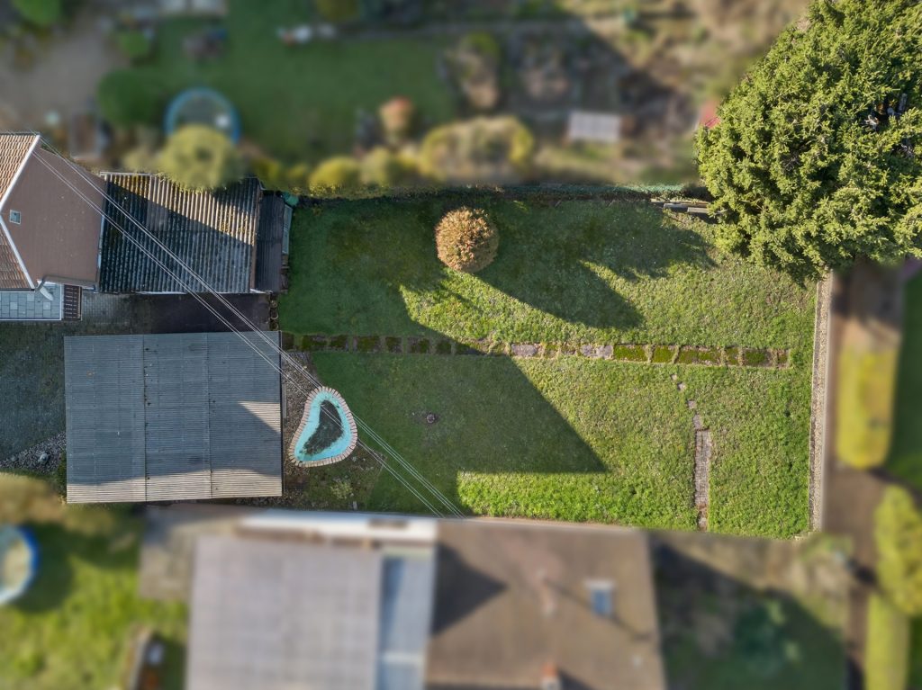 HUST Immobilien GmbH & Co. KG - Immobilienangebot - Neuburg am Rhein - Alle - Sanierungsjuwel für Familien: Viel Platz, viel Grün, viele Möglichkeiten in Neuburg am Rhein