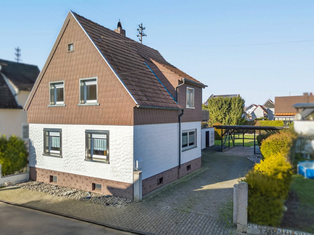 HUST Immobilien GmbH & Co. KG - Immobilienangebot - Neuburg am Rhein - Alle - Sanierungsjuwel für Familien: Viel Platz, viel Grün, viele Möglichkeiten in Neuburg am Rhein