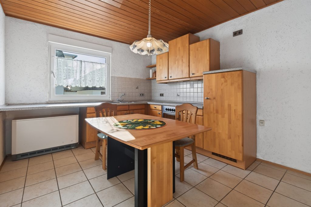 HUST Immobilien GmbH & Co. KG - Immobilienangebot - Neuburg am Rhein - Alle - Sanierungsjuwel für Familien: Viel Platz, viel Grün, viele Möglichkeiten in Neuburg am Rhein
