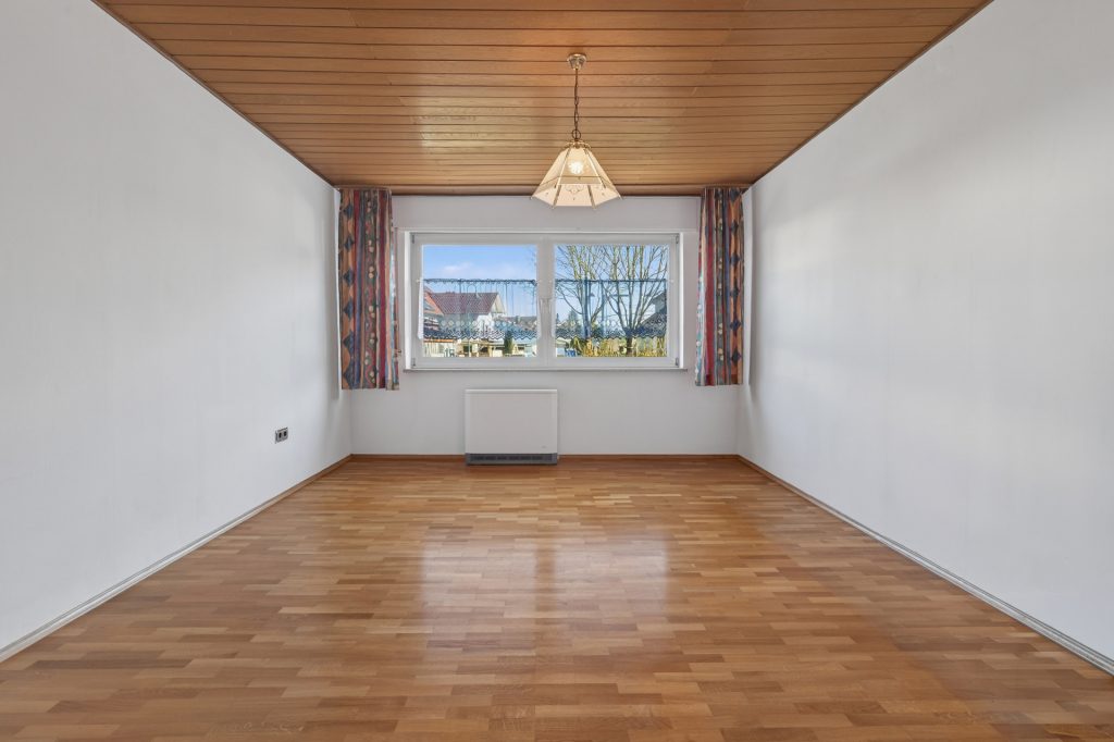 HUST Immobilien GmbH & Co. KG - Immobilienangebot - Neuburg am Rhein - Alle - Sanierungsjuwel für Familien: Viel Platz, viel Grün, viele Möglichkeiten in Neuburg am Rhein