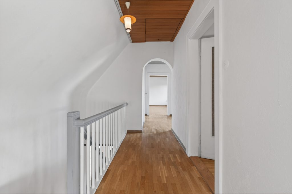 HUST Immobilien GmbH & Co. KG - Immobilienangebot - Neuburg am Rhein - Alle - Sanierungsjuwel für Familien: Viel Platz, viel Grün, viele Möglichkeiten in Neuburg am Rhein