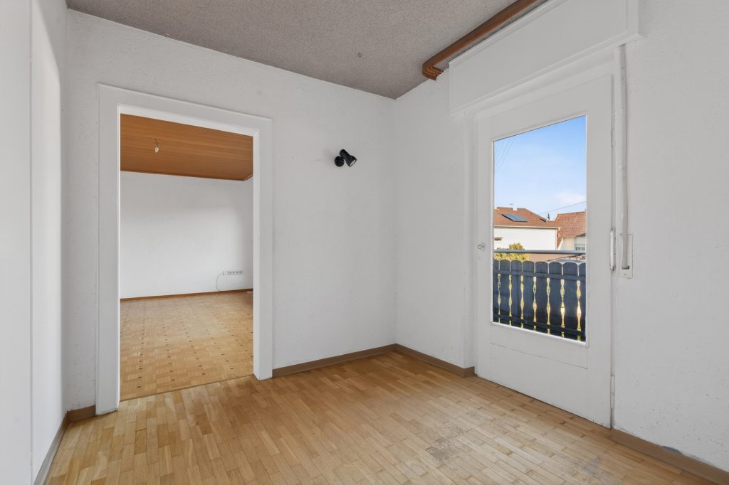HUST Immobilien GmbH & Co. KG - Immobilienangebot - Neuburg am Rhein - Alle - Sanierungsjuwel für Familien: Viel Platz, viel Grün, viele Möglichkeiten in Neuburg am Rhein