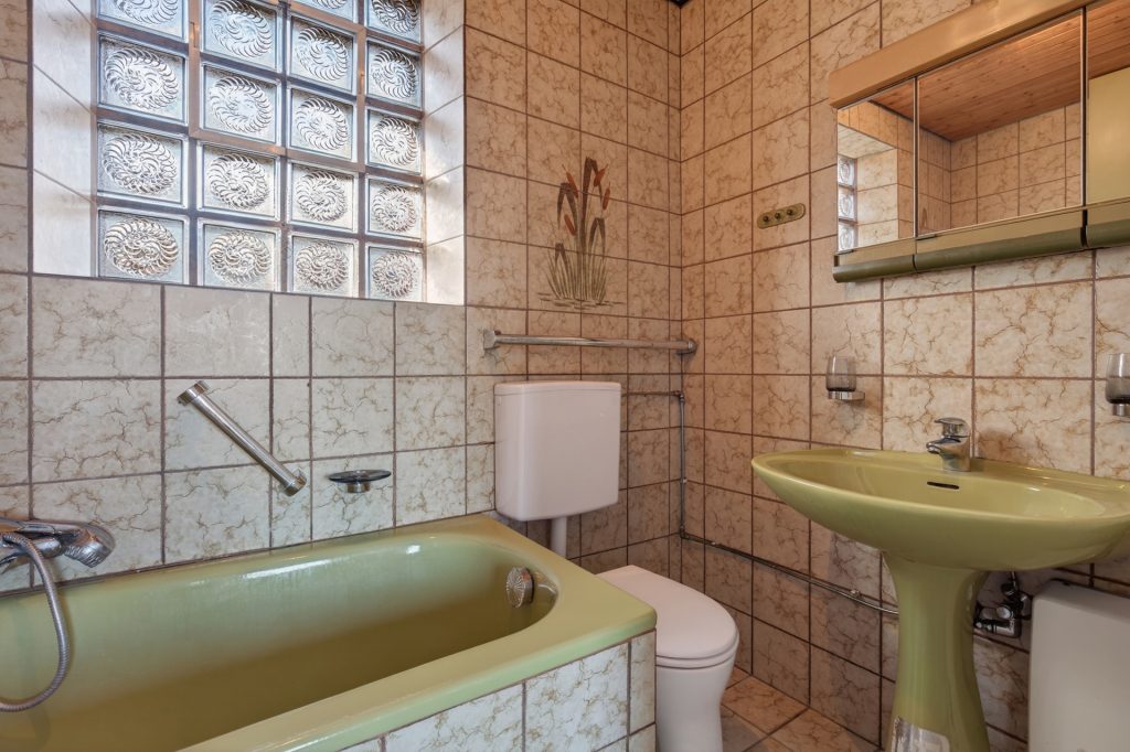 HUST Immobilien GmbH & Co. KG - Immobilienangebot - Neuburg am Rhein - Alle - Sanierungsjuwel für Familien: Viel Platz, viel Grün, viele Möglichkeiten in Neuburg am Rhein