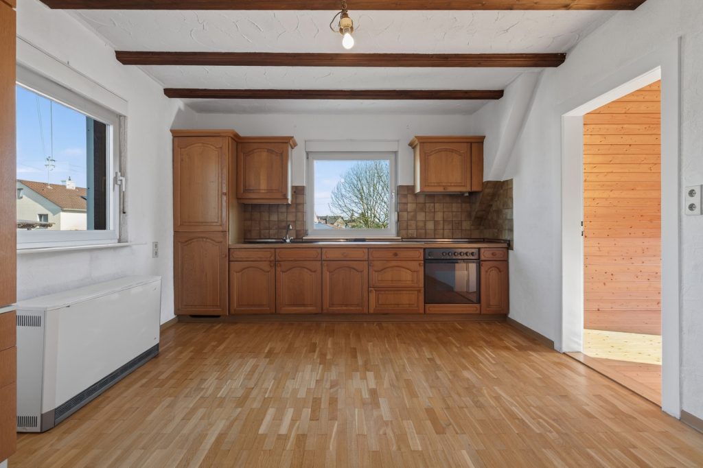 HUST Immobilien GmbH & Co. KG - Immobilienangebot - Neuburg am Rhein - Alle - Sanierungsjuwel für Familien: Viel Platz, viel Grün, viele Möglichkeiten in Neuburg am Rhein