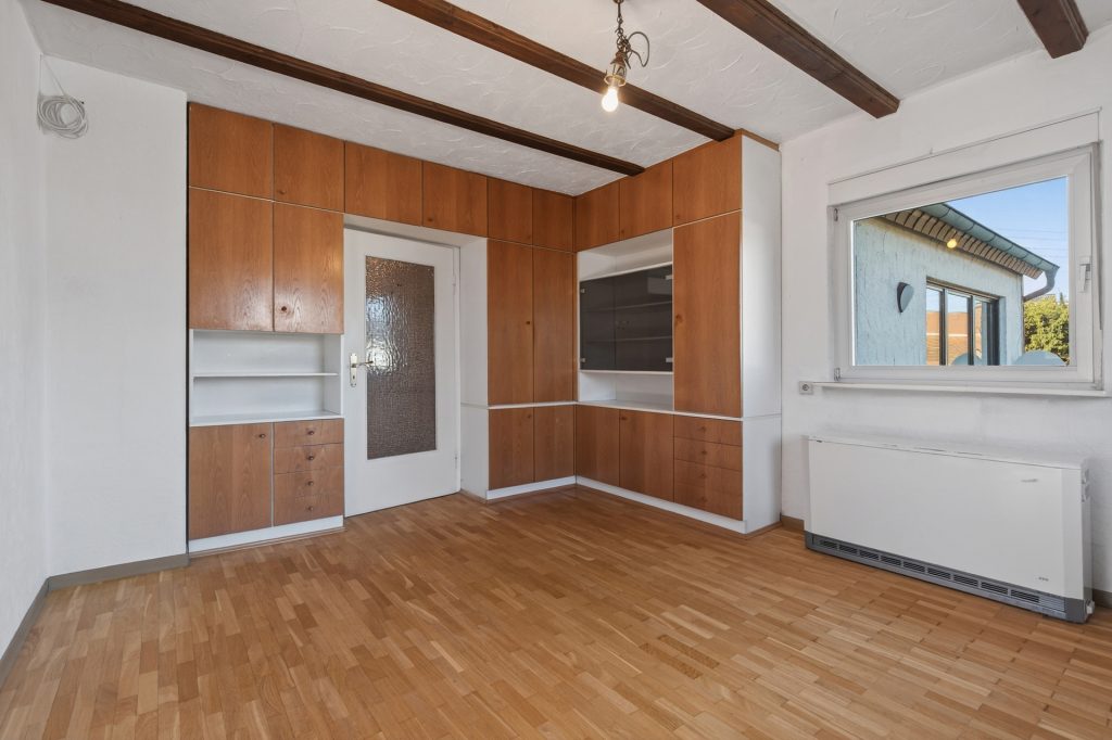 HUST Immobilien GmbH & Co. KG - Immobilienangebot - Neuburg am Rhein - Alle - Sanierungsjuwel für Familien: Viel Platz, viel Grün, viele Möglichkeiten in Neuburg am Rhein