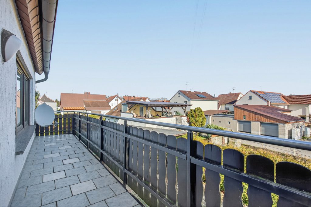 HUST Immobilien GmbH & Co. KG - Immobilienangebot - Neuburg am Rhein - Alle - Sanierungsjuwel für Familien: Viel Platz, viel Grün, viele Möglichkeiten in Neuburg am Rhein