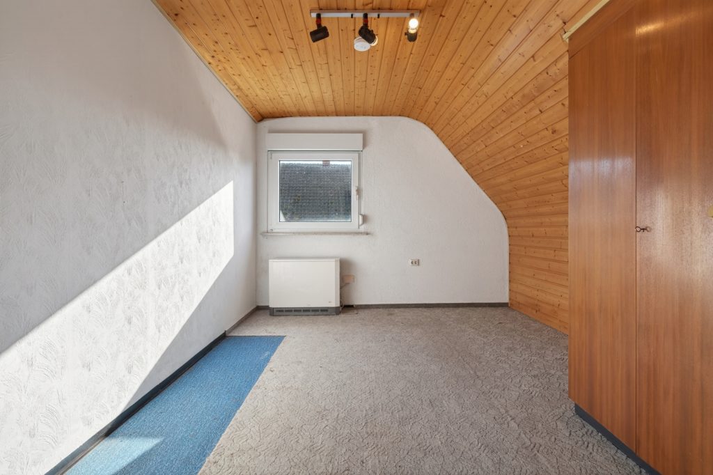 HUST Immobilien GmbH & Co. KG - Immobilienangebot - Neuburg am Rhein - Alle - Sanierungsjuwel für Familien: Viel Platz, viel Grün, viele Möglichkeiten in Neuburg am Rhein