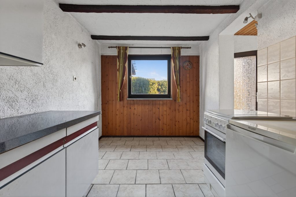 HUST Immobilien GmbH & Co. KG - Immobilienangebot - Neuburg am Rhein - Alle - Sanierungsjuwel für Familien: Viel Platz, viel Grün, viele Möglichkeiten in Neuburg am Rhein