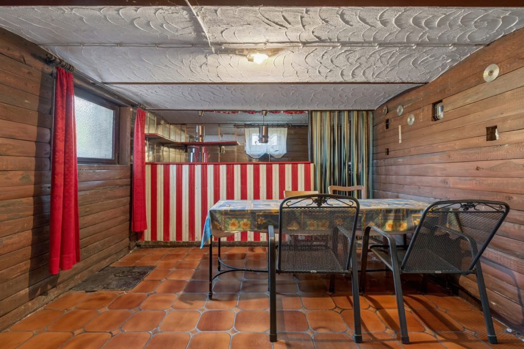 HUST Immobilien GmbH & Co. KG - Immobilienangebot - Neuburg am Rhein - Alle - Sanierungsjuwel für Familien: Viel Platz, viel Grün, viele Möglichkeiten in Neuburg am Rhein
