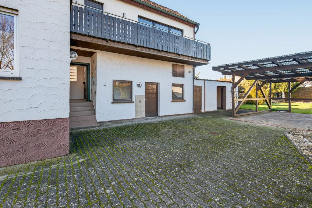 HUST Immobilien GmbH & Co. KG - Immobilienangebot - Neuburg am Rhein - Alle - Sanierungsjuwel für Familien: Viel Platz, viel Grün, viele Möglichkeiten in Neuburg am Rhein