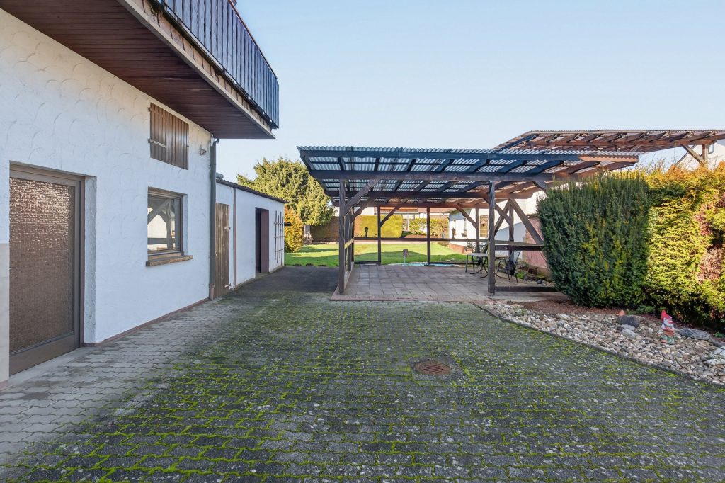 HUST Immobilien GmbH & Co. KG - Immobilienangebot - Neuburg am Rhein - Alle - Sanierungsjuwel für Familien: Viel Platz, viel Grün, viele Möglichkeiten in Neuburg am Rhein