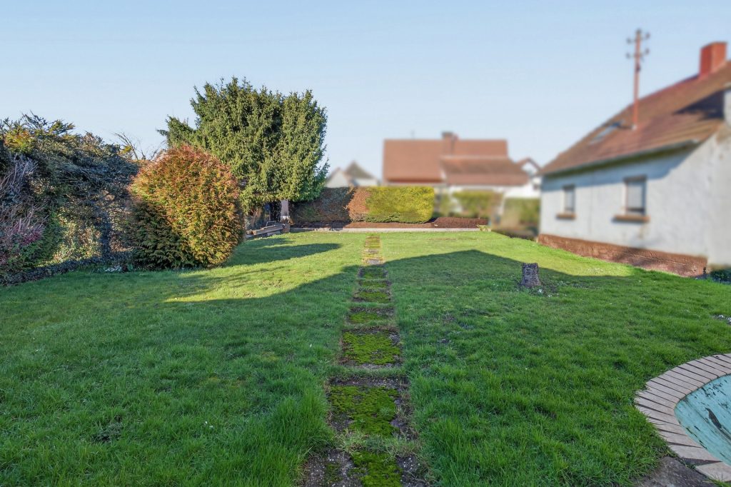 HUST Immobilien GmbH & Co. KG - Immobilienangebot - Neuburg am Rhein - Alle - Sanierungsjuwel für Familien: Viel Platz, viel Grün, viele Möglichkeiten in Neuburg am Rhein