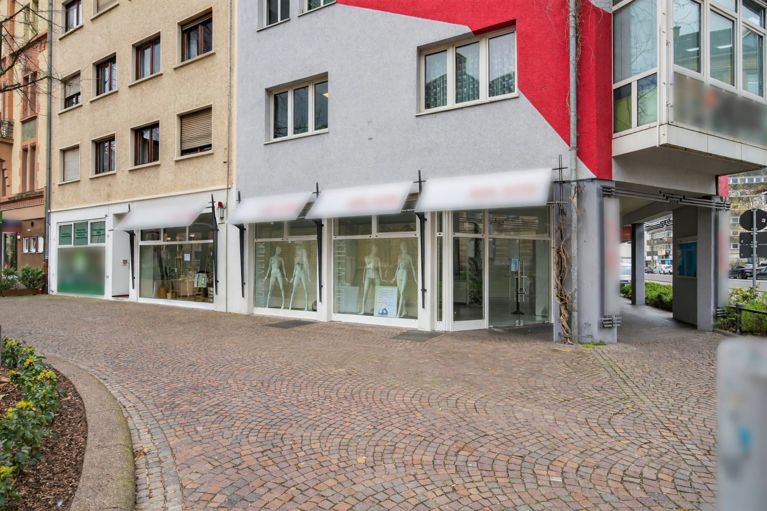 HUST Immobilien GmbH & Co. KG - Immobilienangebot - Karlsruhe - Alle - 25 Meter Schaufenster-Panorama: Setzen Sie Ihre Marke monumental in Szene!