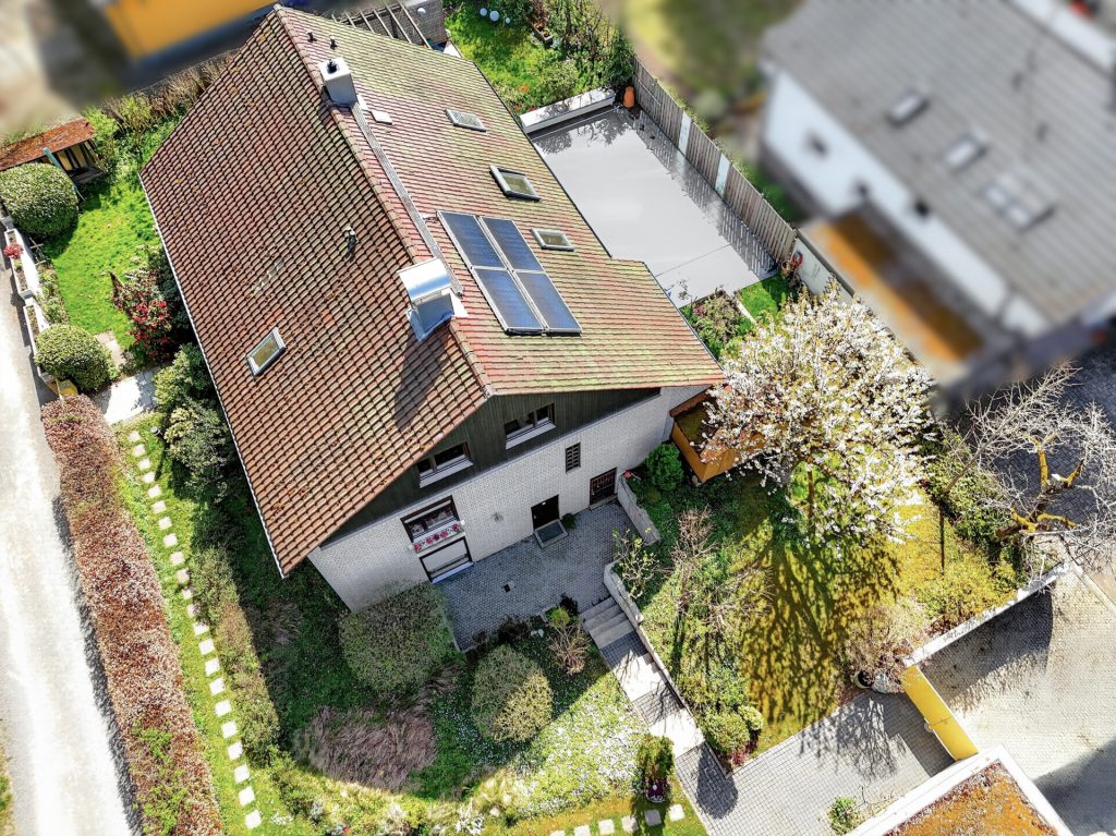 HUST Immobilien GmbH & Co. KG - Immobilienangebot - Waldbronn / Etzenrot - Alle - RESERVIERT! Einfamilienhaus mit Einliegerwohnung, Doppelgarage und Außenpool in Waldbronn - Etzenrot