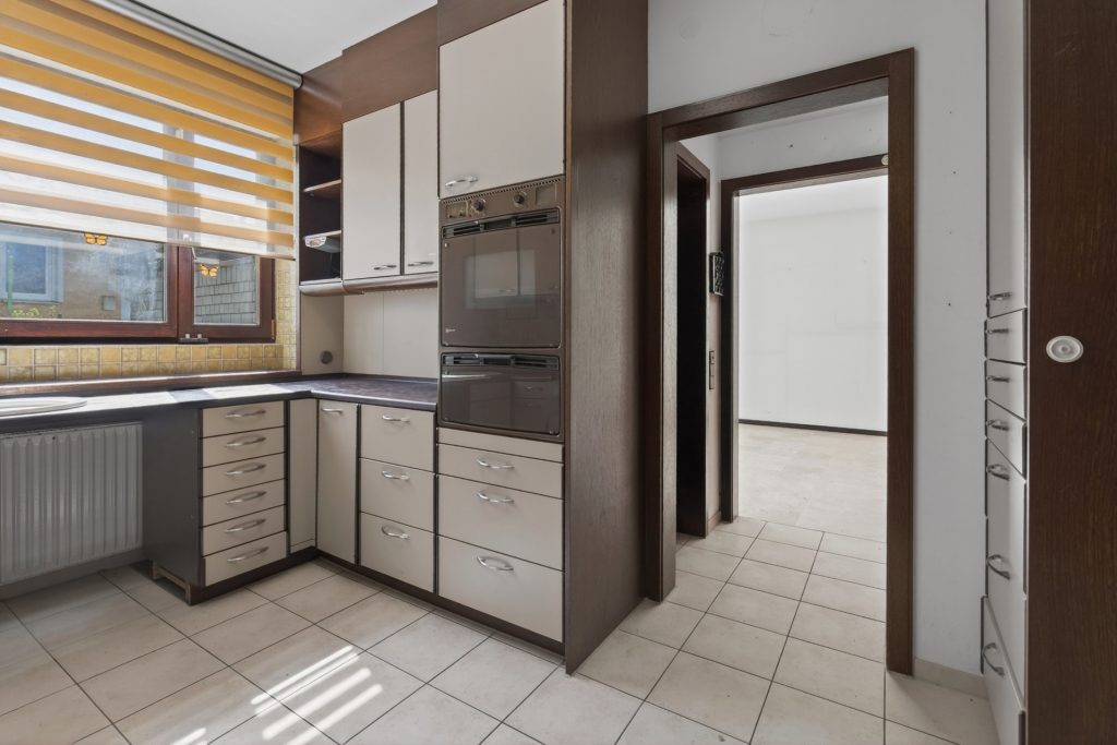 HUST Immobilien GmbH & Co. KG - Immobilienangebot - Waldbronn / Etzenrot - Alle - RESERVIERT! Einfamilienhaus mit Einliegerwohnung, Doppelgarage und Außenpool in Waldbronn - Etzenrot