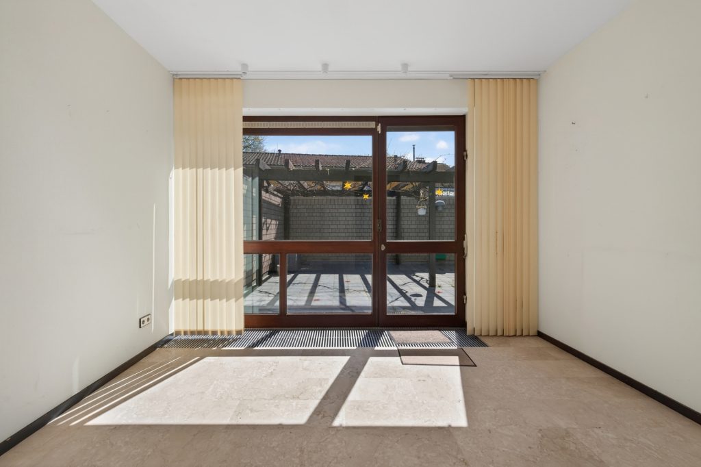 HUST Immobilien GmbH & Co. KG - Immobilienangebot - Waldbronn / Etzenrot - Alle - RESERVIERT! Einfamilienhaus mit Einliegerwohnung, Doppelgarage und Außenpool in Waldbronn - Etzenrot