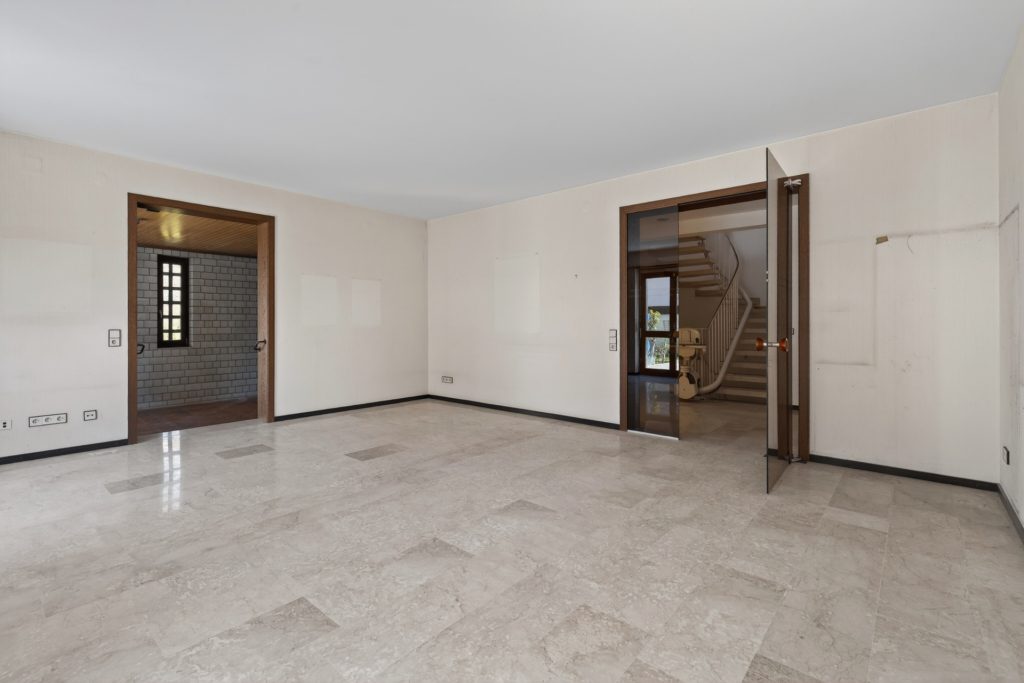 HUST Immobilien GmbH & Co. KG - Immobilienangebot - Waldbronn / Etzenrot - Alle - RESERVIERT! Einfamilienhaus mit Einliegerwohnung, Doppelgarage und Außenpool in Waldbronn - Etzenrot