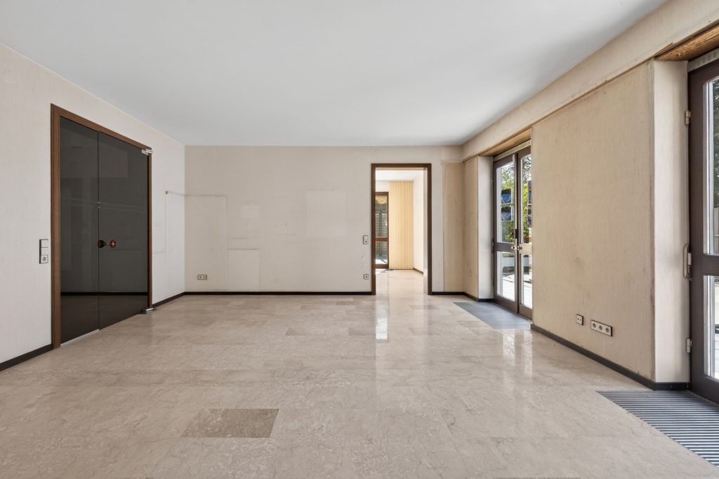 HUST Immobilien GmbH & Co. KG - Immobilienangebot - Waldbronn / Etzenrot - Alle - RESERVIERT! Einfamilienhaus mit Einliegerwohnung, Doppelgarage und Außenpool in Waldbronn - Etzenrot