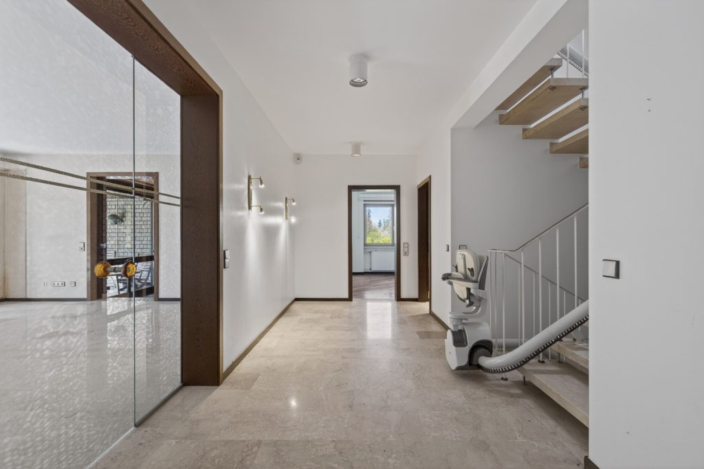 HUST Immobilien GmbH & Co. KG - Immobilienangebot - Waldbronn / Etzenrot - Alle - RESERVIERT! Einfamilienhaus mit Einliegerwohnung, Doppelgarage und Außenpool in Waldbronn - Etzenrot
