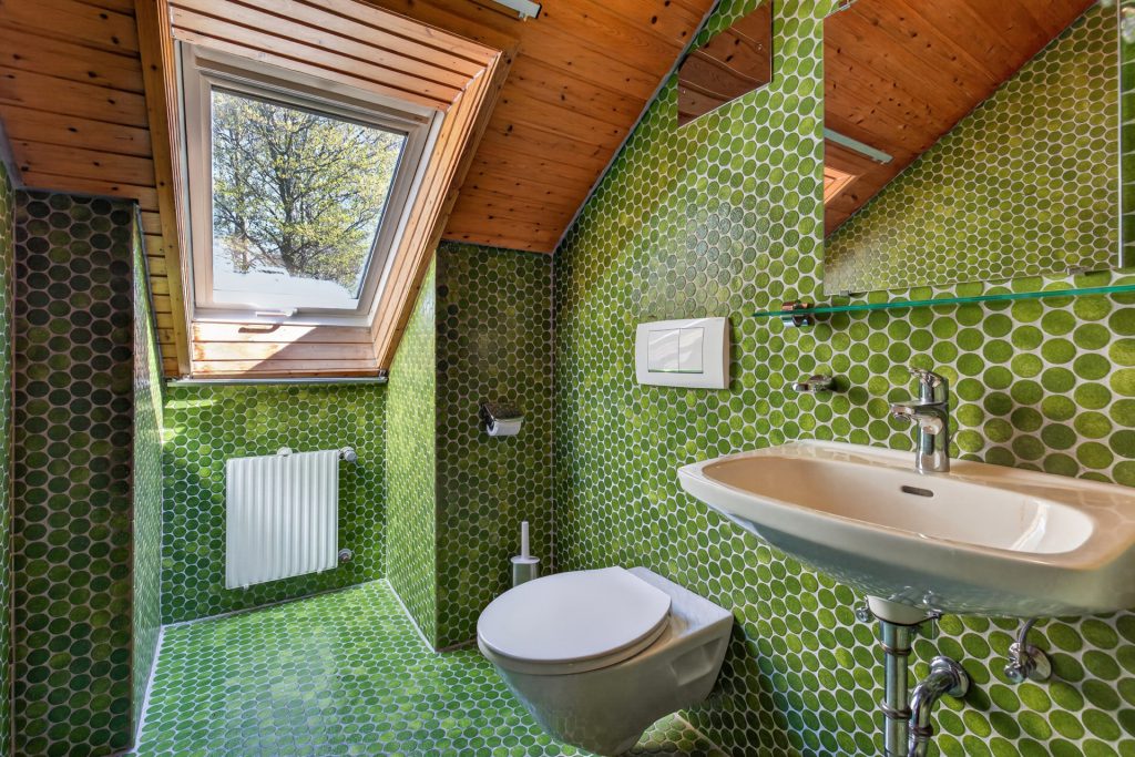 HUST Immobilien GmbH & Co. KG - Immobilienangebot - Waldbronn / Etzenrot - Alle - RESERVIERT! Einfamilienhaus mit Einliegerwohnung, Doppelgarage und Außenpool in Waldbronn - Etzenrot