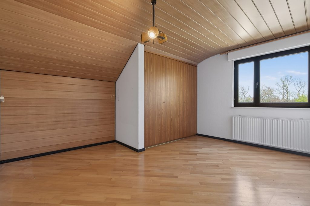 HUST Immobilien GmbH & Co. KG - Immobilienangebot - Waldbronn / Etzenrot - Alle - RESERVIERT! Einfamilienhaus mit Einliegerwohnung, Doppelgarage und Außenpool in Waldbronn - Etzenrot