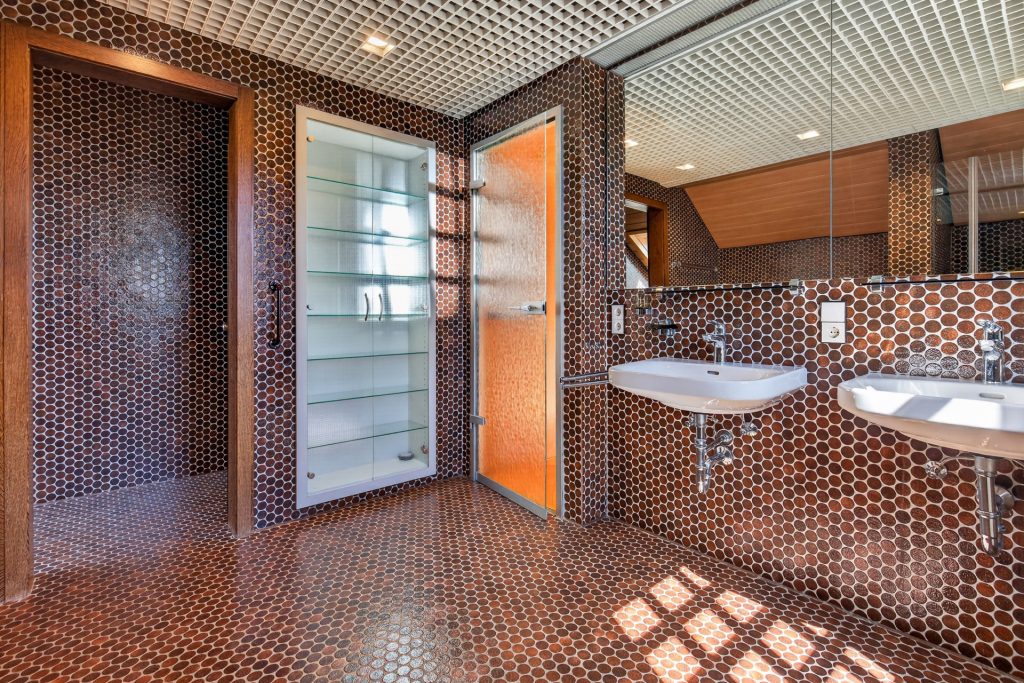 HUST Immobilien GmbH & Co. KG - Immobilienangebot - Waldbronn / Etzenrot - Alle - RESERVIERT! Einfamilienhaus mit Einliegerwohnung, Doppelgarage und Außenpool in Waldbronn - Etzenrot