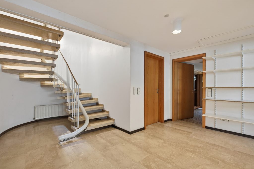 HUST Immobilien GmbH & Co. KG - Immobilienangebot - Waldbronn / Etzenrot - Alle - RESERVIERT! Einfamilienhaus mit Einliegerwohnung, Doppelgarage und Außenpool in Waldbronn - Etzenrot