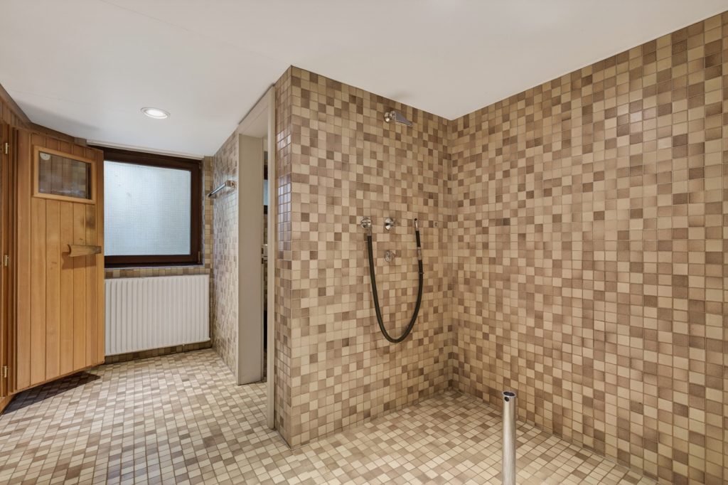 HUST Immobilien GmbH & Co. KG - Immobilienangebot - Waldbronn / Etzenrot - Alle - RESERVIERT! Einfamilienhaus mit Einliegerwohnung, Doppelgarage und Außenpool in Waldbronn - Etzenrot