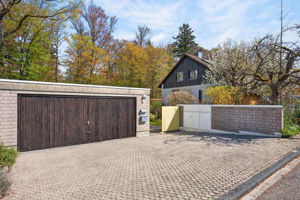 HUST Immobilien GmbH & Co. KG - Immobilienangebot - Waldbronn / Etzenrot - Alle - RESERVIERT! Einfamilienhaus mit Einliegerwohnung, Doppelgarage und Außenpool in Waldbronn - Etzenrot
