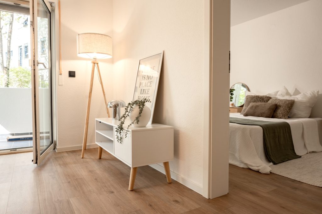 HUST Immobilien GmbH & Co. KG - Immobilienangebot - Schorndorf - Alle - Provisionsfrei! Renovierte 2-Zimmer-Wohnung mit Balkon, TG-Stellplatz & Kellerabteil