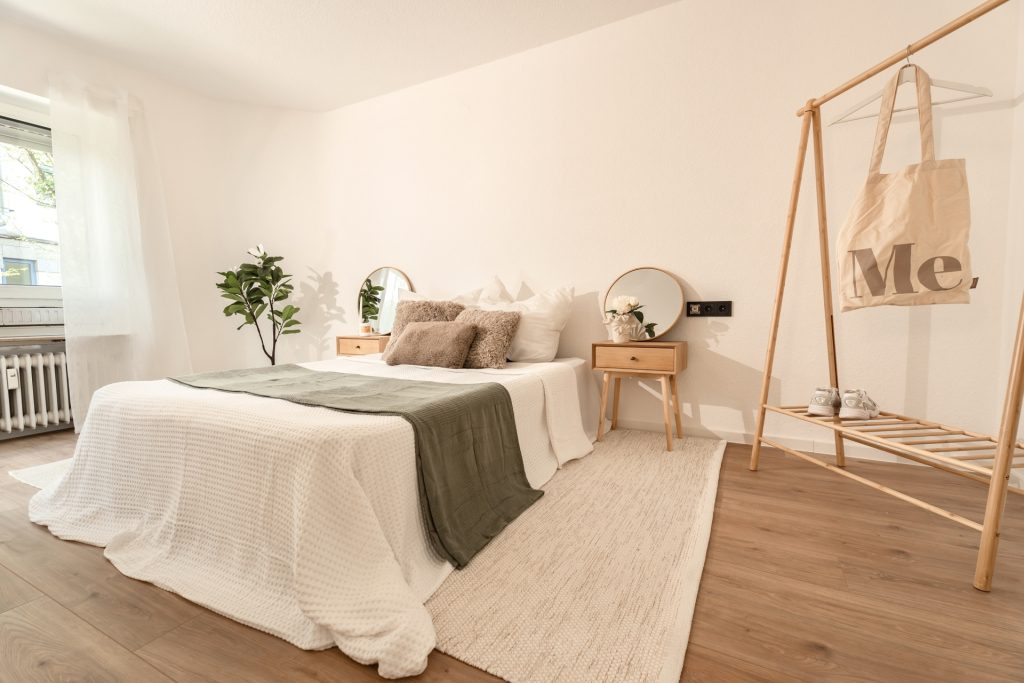 HUST Immobilien GmbH & Co. KG - Immobilienangebot - Schorndorf - Alle - Provisionsfrei! Renovierte 2-Zimmer-Wohnung mit Balkon, TG-Stellplatz & Kellerabteil