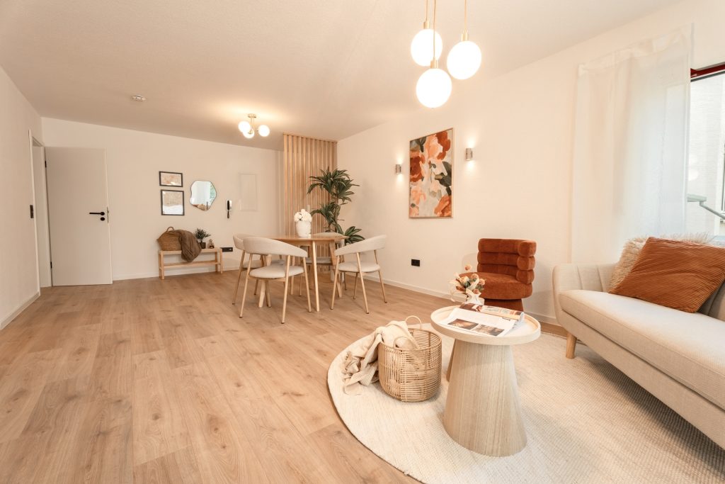 HUST Immobilien GmbH & Co. KG - Immobilienangebot - Schorndorf - Alle - Provisionsfrei! Renovierte 2-Zimmer-Wohnung mit Balkon, TG-Stellplatz & Kellerabteil