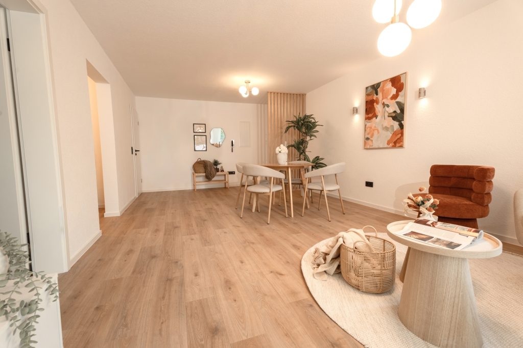 HUST Immobilien GmbH & Co. KG - Immobilienangebot - Schorndorf - Alle - Provisionsfrei! Renovierte 2-Zimmer-Wohnung mit Balkon, TG-Stellplatz & Kellerabteil