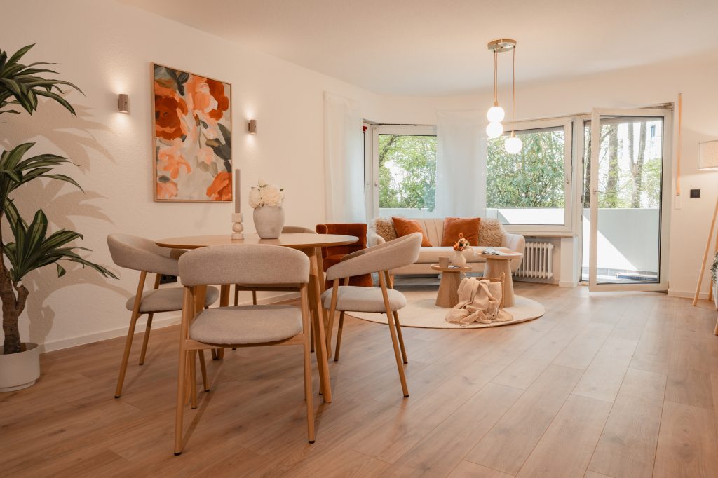 HUST Immobilien GmbH & Co. KG - Immobilienangebot - Schorndorf - Alle - Provisionsfrei! Renovierte 2-Zimmer-Wohnung mit Balkon, TG-Stellplatz & Kellerabteil