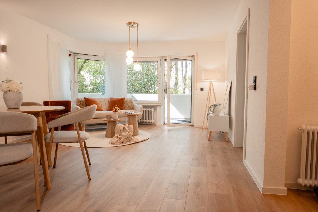 HUST Immobilien GmbH & Co. KG - Immobilienangebot - Schorndorf - Alle - Provisionsfrei! Renovierte 2-Zimmer-Wohnung mit Balkon, TG-Stellplatz & Kellerabteil