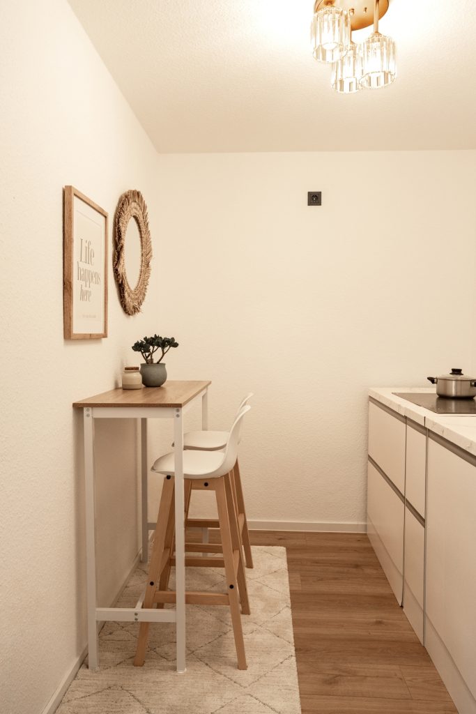 HUST Immobilien GmbH & Co. KG - Immobilienangebot - Schorndorf - Alle - Provisionsfrei! Renovierte 2-Zimmer-Wohnung mit Balkon, TG-Stellplatz & Kellerabteil