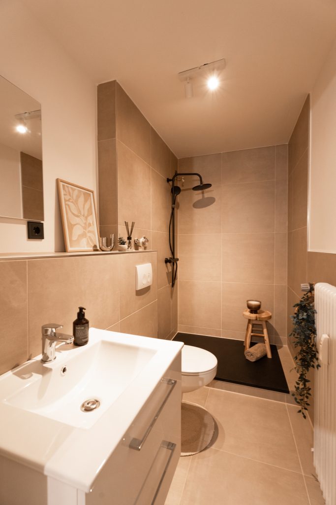 HUST Immobilien GmbH & Co. KG - Immobilienangebot - Schorndorf - Alle - Provisionsfrei! Renovierte 2-Zimmer-Wohnung mit Balkon, TG-Stellplatz & Kellerabteil