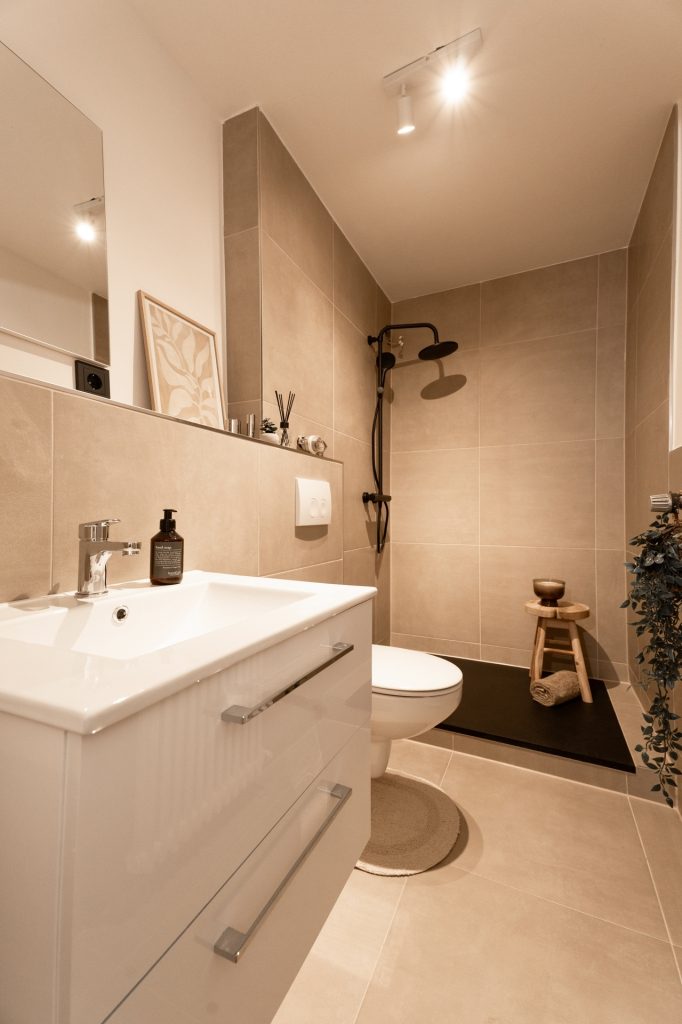 HUST Immobilien GmbH & Co. KG - Immobilienangebot - Schorndorf - Alle - Provisionsfrei! Renovierte 2-Zimmer-Wohnung mit Balkon, TG-Stellplatz & Kellerabteil