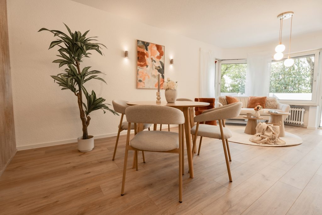 HUST Immobilien GmbH & Co. KG - Immobilienangebot - Schorndorf - Alle - Provisionsfrei! Renovierte 2-Zimmer-Wohnung mit Balkon, TG-Stellplatz & Kellerabteil