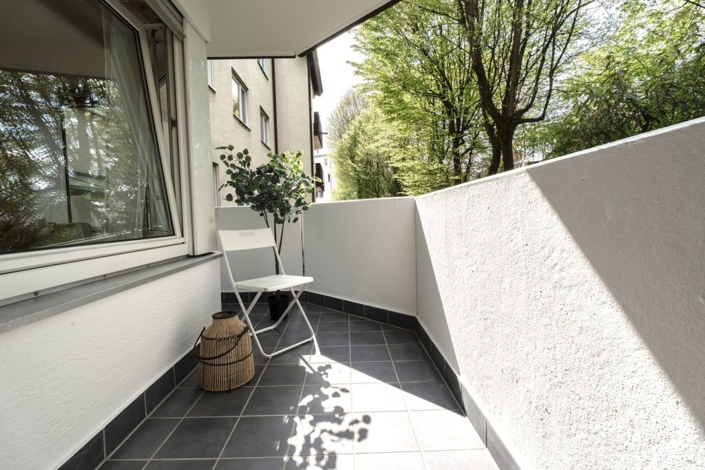 HUST Immobilien GmbH & Co. KG - Immobilienangebot - Schorndorf - Alle - Provisionsfrei! Renovierte 2-Zimmer-Wohnung mit Balkon, TG-Stellplatz & Kellerabteil