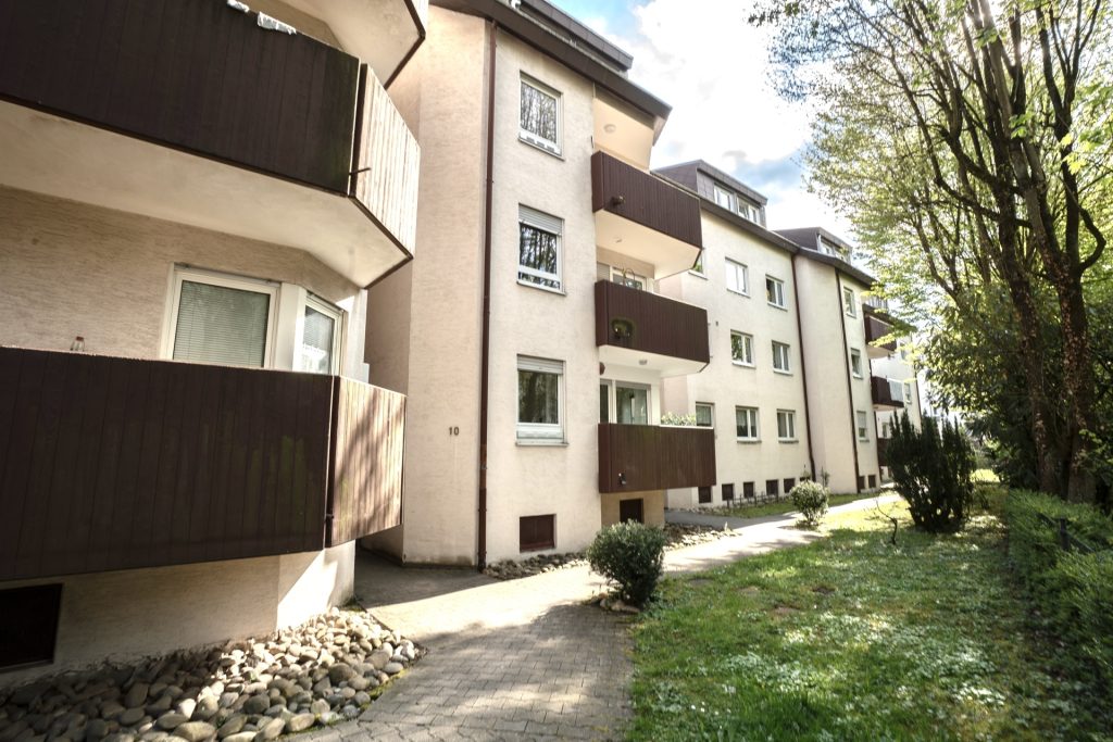 HUST Immobilien GmbH & Co. KG - Immobilienangebot - Schorndorf - Alle - Provisionsfrei! Renovierte 2-Zimmer-Wohnung mit Balkon, TG-Stellplatz & Kellerabteil