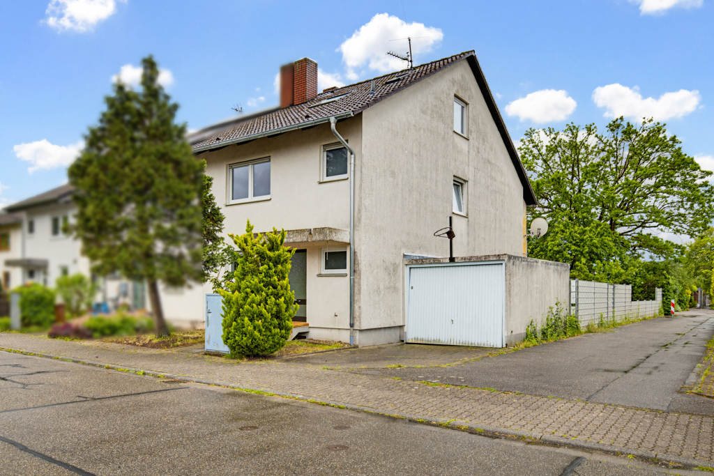 HUST Immobilien GmbH & Co. KG - Immobilienangebot - Stutensee - Alle - Sanierungsbedürftiges Reihenendhaus mit Garten und viel Potenzial in Stutensee-Friedrichstal