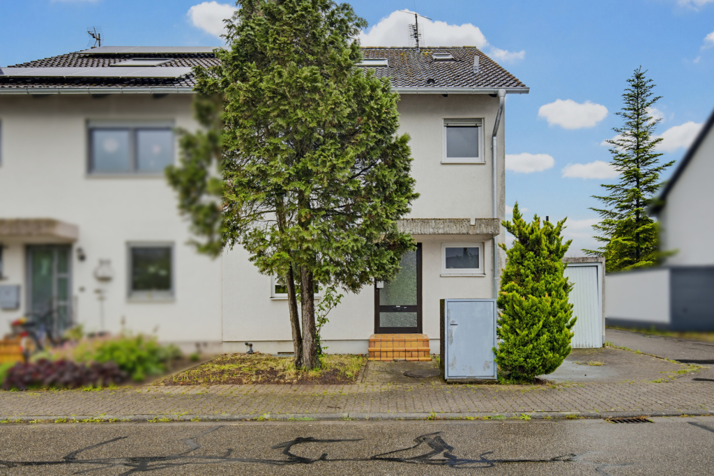 HUST Immobilien GmbH & Co. KG - Immobilienangebot - Stutensee - Alle - Sanierungsbedürftiges Reihenendhaus mit Garten und viel Potenzial in Stutensee-Friedrichstal