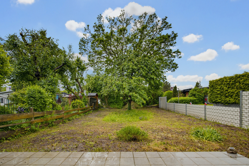 HUST Immobilien GmbH & Co. KG - Immobilienangebot - Stutensee - Alle - Sanierungsbedürftiges Reihenendhaus mit Garten und viel Potenzial in Stutensee-Friedrichstal