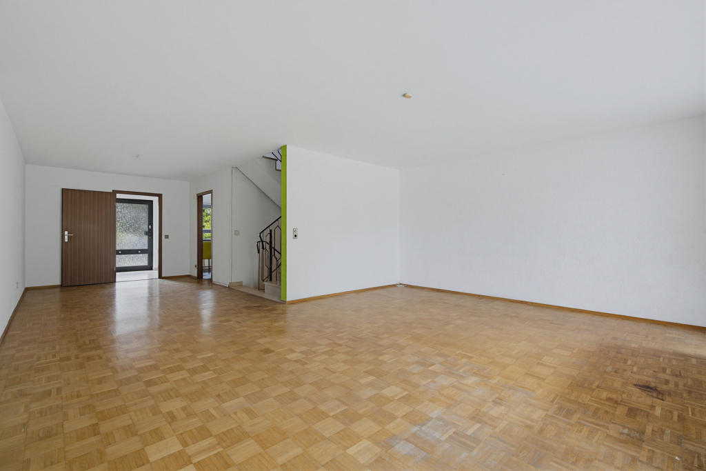HUST Immobilien GmbH & Co. KG - Immobilienangebot - Stutensee - Alle - Sanierungsbedürftiges Reihenendhaus mit Garten und viel Potenzial in Stutensee-Friedrichstal